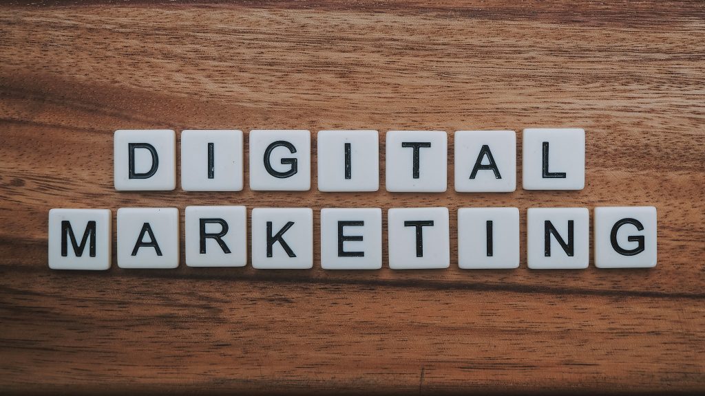 ¿Qué es el Marketing Digital? Definición, Herramientas + eBook Gratis - diggity marketing SB0WARG16HI unsplash 1 1024x576