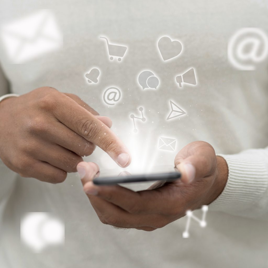 La economía de la atención: cómo competir en un mercado saturado de contenidos - concepto de marketing en redes sociales para marketing con aplicaciones 1024x1024